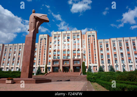 Statue de Lénine devant le bâtiment du Parlement transnistrien, Tiraspol, la Transnistrie, République de Moldova, de l'Europe Banque D'Images