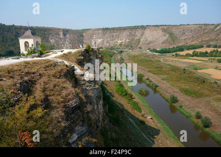 Clocher au-dessus de l'Orheiul Vechi monastère de la grotte, Vieux Orhei, République de Moldova Banque D'Images