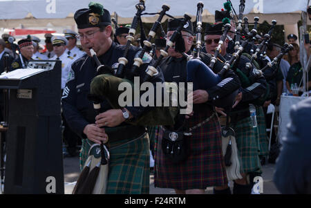 Los Angeles, Californie, USA. Sep 11, 2015. La police de Los Angeles Société Emeraude Pipes and Drums à la cérémonie du Souvenir du 11 septembre à Los Angeles. Credit : Chester Brown/Alamy Live News Banque D'Images