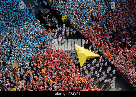 Barcelone, Espagne. Sep 11, 2015. Des dizaines de milliers de personnes se rassemblent à Barcelone à la demande de l'indépendance de la Catalogne La Catalogne pendant la journée nationale à l'avenue Meridiana à Barcelone, Espagne, le 11 septembre 2015. Credit : Pau Barrena/Xinhua/Alamy Live News Banque D'Images