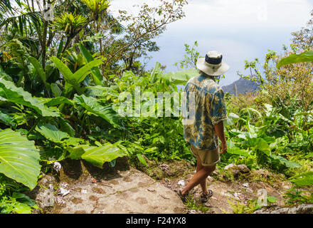 Randonneur sur le Mt. Sentier paysage à Saba Banque D'Images