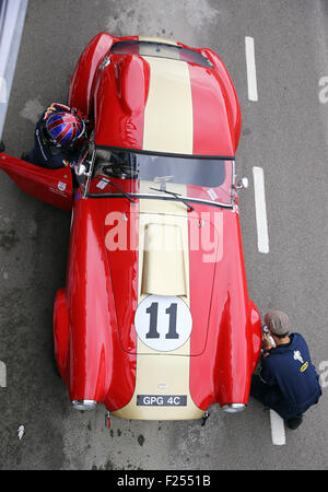 Chichester, West Sussex, UK. Sep 11, 2015. L'action dans la voie des stands pendant les Freddie Memorial Trophy Mars photographié à la Goodwood Revival, Chichester, West Sussex aujourd'hui. Le Goodwood Revival est un festival de trois jours de conduite automobile qui a lieu chaque mois de septembre à Goodwood Motor Circuit pour voitures de course et de moto qui aurait participé au cours de la période initiale du circuit-1948-1966. Credit : Oliver Dixon/Alamy Live News Banque D'Images