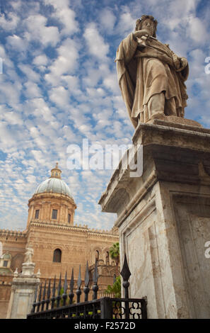 Statue de Santa Rosalia à côté de la cathédrale de Palerme, Banque D'Images