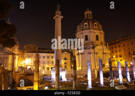 Vue de la colonne Trajane et Basilica Ulpia, Forum Romain Banque D'Images