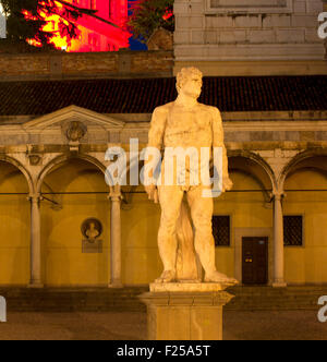 Ercole statue sur la Piazza Libertà, Udine - Italie Banque D'Images