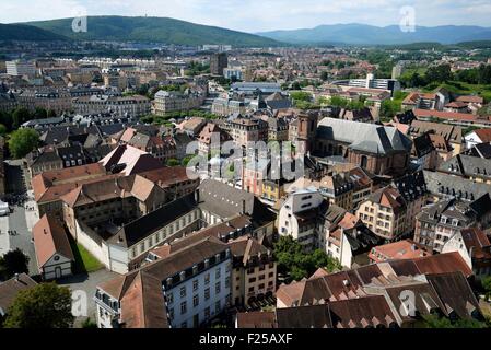 La France, Territoire de Belfort, Belfort, Place d armes, kiosque, surplombant la ville, le Salbert, les Vosges, tandis que FIMU Festival Internationnal de Musique Universitaire Banque D'Images