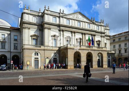 L'Italie, Lombardie, Milan, Piazza della Scala, l'opéra de la Scala Banque D'Images