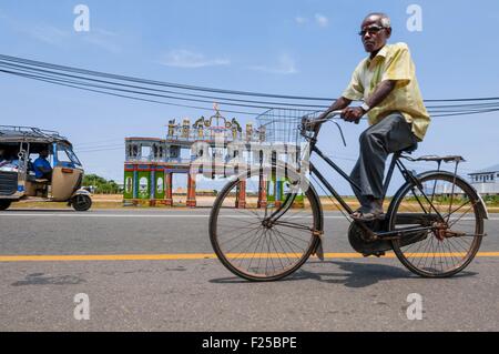 Sri Lanka, Province du Nord, la région de Jaffna, le sea side road Banque D'Images