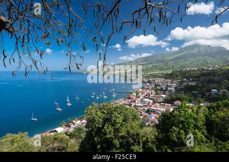 La France, Martinique, Saint Pierre et la montagne Pelée (1397m) en arrière-plan Banque D'Images