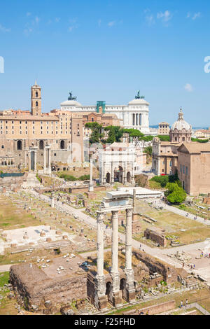 Regarder sur le Forum Romain à partir de la colline du Palatin Italie Roma Lazio Rome vue Italie Europe de l'UE Banque D'Images