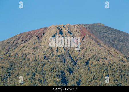 L'Indonésie, îles de la sonde, Lombok, parc national de Gunung Rinjani volcan Rinjani, sommet (3726m) Banque D'Images