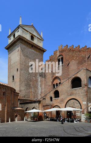 L'Italie, Lombardie, Mantoue, la tour de l'horloge, la Piazza delle Erbe Banque D'Images