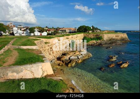 Sri Lanka, Province du Sud, Fort de Galle, classé au patrimoine mondial de l'UNESCO, côté mer murs de la ville fortifiée Banque D'Images