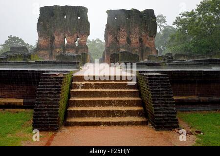 Le Sri Lanka, Île, Polonnaruwa, l'ancienne capitale du pays (11e au 13e siècle) inscrite au Patrimoine Mondial de l'UNESCO, ruines du Palais Royal Banque D'Images