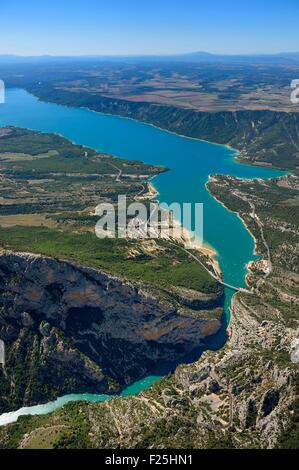 France, France, Var, sur la rive gauche et Alpes de Haute Provence sur la rive droite, le Parc Naturel Régional du Verdon, les gorges du Verdon menant au lac de Sainte Croix et le pont de galetas (vue aérienne) Banque D'Images