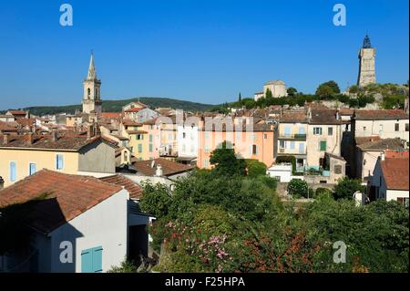 La France, Var, Draguignan, la Tour de l'horloge et l'église St-Michel de Vieille Ville Banque D'Images