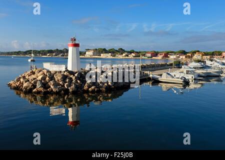 La France, Var, Hyeres, quitter le port Banque D'Images