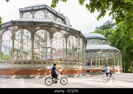 Espagne, Madrid, parc du Retiro créé au xviie siècle, le Palais de Cristal conçu par Ricardo Velázquez Bosco en 1887 Banque D'Images