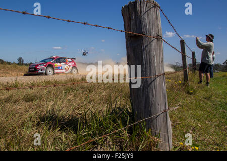 Coffs Harbour, Australie, le 12 mars 2015. WRC 2 driver Nasser Al-Attiyah sur l'étape spéciale de Valla 10 Rallye d'Australie. Al-Attiyah a été le plus rapide à travers le terrain pour le WRC 2 catégorie et il a réussi à terminer la journée en première place au classement général. Credit : Russell Hunter/Alamy Live News Banque D'Images