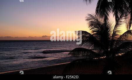 Dover Beach Barbados Coucher de soleil depuis l'hôtel Balcony Banque D'Images