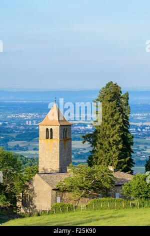 France, Saône et Loire, Grange du Bois, hameau de Solutré Pouilly, à une altitude de 500m, le Prieuré Banque D'Images