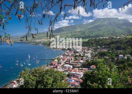 La France, Martinique, Saint Pierre et la montagne Pelée (1397m) en arrière-plan Banque D'Images