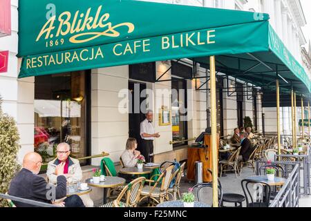 La Pologne, la Mazovie région, rue commerçante de Varsovie Krakowskie Przedmiescie, le vieux cafe Blike Banque D'Images