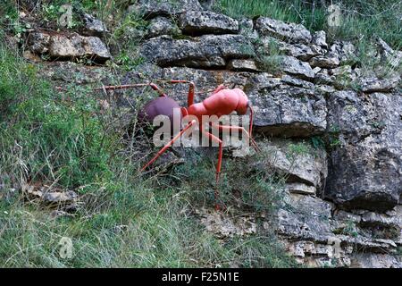 La France, l'Aveyron, Parc Naturel Régional des Grands Causses (parc naturel régional des Grands Causses), des fourmis géantes rouges dans le parc des expositions Micropolis Banque D'Images