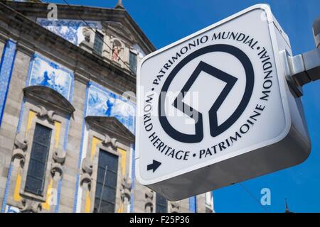 Portugal, région nord, centre historique de Porto, classé au Patrimoine Mondial par l'UNESCO, l'église Santo Antonio dos Congregados inauguré en 1680 avec une façade Baroque du 17ème siècle recouverte d'azulejos Banque D'Images