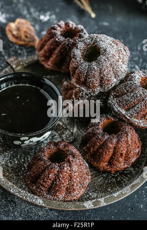 Mini gâteaux bundt. Banque D'Images