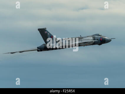 Avro Vulcan XH558 bomber jet volant à Clacton airshow,UK.2015 Banque D'Images