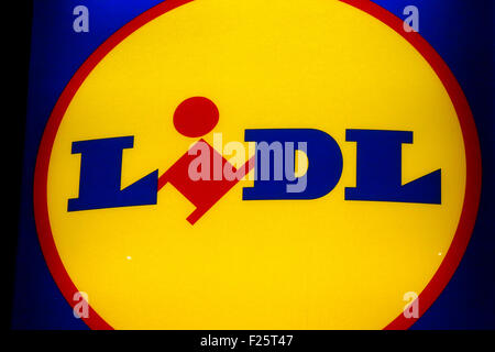 Discounter Lidl, Logo, Schild, Parkplatz, Deutschland, Europa Stock