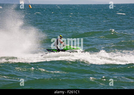 Bournemouth, Dorset, Royaume-Uni. 12 septembre 2015. Grand Prix de la mer à Bournemouth – le bateau de moteur P1 et Aqua X Jetski Championships avec bateau de moteur et jet ski course, Alors que les coureurs se préparent à se battre pour les titres nationaux lors des derniers tournois de championnat. Jet ski jet ski jet skis jet ski jet ski jet ski jet ski jet skier jet ski jet ski jet ski crédit: Carolyn Jenkins/Alay Live News Banque D'Images