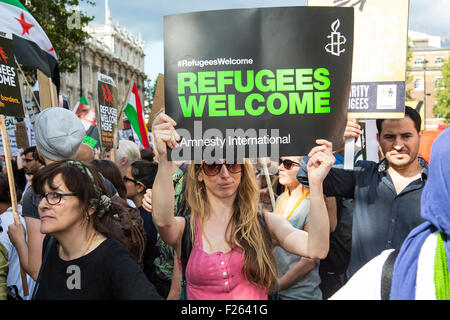Londres, Royaume-Uni. 12 Sep, 2015. Des milliers ont défilé dans le centre de Londres, déclarant que les réfugiés sont les bienvenus dans l'UK. Londres, Royaume-Uni. 12 septembre 2015. Credit : Redorbital Photography/Alamy Live News Banque D'Images