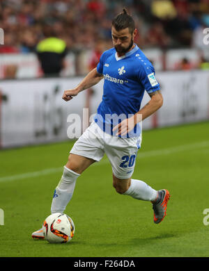 Leverkusen, Allemagne, le 12 septembre 2015, sport, football, Bundesliga, Bayer 04 Leverkusen vs Darmstadt 98 : Marcel Heller (Darmstadt) contrôle la balle. Credit : Juergen Schwarz/Alamy Live News Banque D'Images