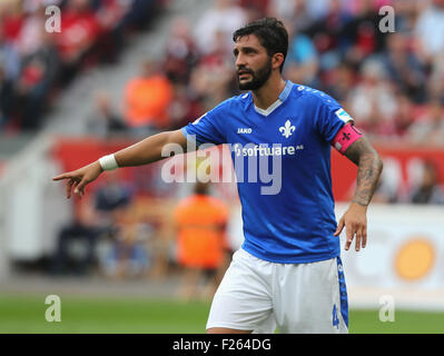 Leverkusen, Allemagne, le 12 septembre 2015, sport, football, Bundesliga, Bayer 04 Leverkusen vs Darmstadt 98 : Sulu Aytac (Darmstadt) les gestes. Credit : Juergen Schwarz/Alamy Live News Banque D'Images