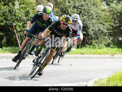 Fakenham, UK. 12 Sep, 2015. Tour de France Étape 7. Fakenham à Ipswich. Graham Briggs de Condor JLT conduit Alex Dowsett de Team Movistar et Gabriel Cullaigh de Grande-bretagne autour d'un crédit rapide gaucher : Action Plus Sport/Alamy Live News Banque D'Images