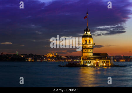 Vue nocturne de la Tower situé à Istanbul Banque D'Images