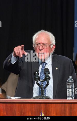 Columbia, Caroline du Sud, USA, le 12 septembre, 2015. Le sénateur américain et le candidat démocrate Bernie Sanders parle à une foule de supporters à l'historic black Benoît College le 12 septembre 2015, à Columbia, SC. Sanders était le second voyage comme un candidat présidentiel à la Caroline du Sud dans l'espoir d'élargir son appel aux électeurs américains d'Afrique du Sud dans le premier état primaire. Banque D'Images