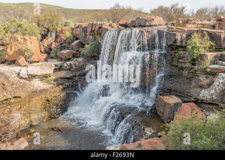 Environ 7 km au nord de Nieuwoudtville dans la province du Cap du Nord de l'Afrique du Sud, la rivière Doring dans une chute de 8 mètres Banque D'Images