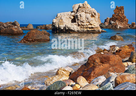 Côte rocheuse de la péninsule de Pelion, Thessalie, Grèce Banque D'Images
