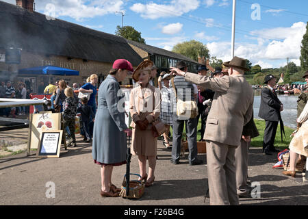 Stoke Bruerne, Northamptonshire, Angleterre. 12 Septembre, 2015. Village en guerre des années 40, re-enactment. Crédit : Scott Carruthers/Alamy Live News Banque D'Images