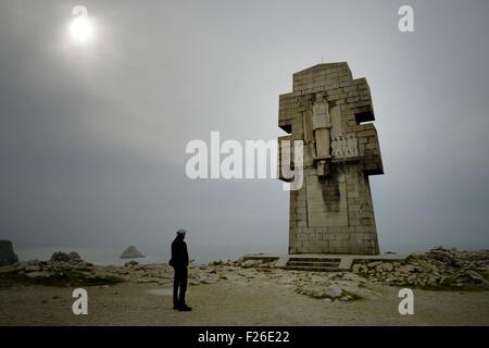 La seconde guerre mondiale Monument aux Bretons de la France Libre connue sous le nom de Croix de Penhir sur la presqu'île de Crozon, Camaret, Finistère, France Banque D'Images
