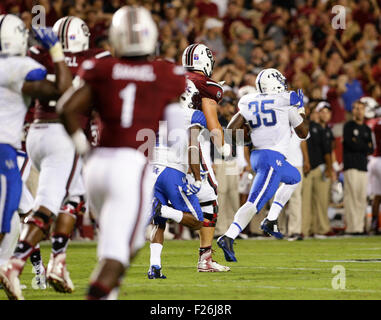 Columbia, Caroline du Sud, USA. 12 Sep, 2015. Kentucky Wildcats défensive fin Denzil Ware (35) prit une tentative de conversion de deux points et l'a de nouveau pour deux points au quatrième trimestre, le Kentucky a battu Caroline du Sud 26-22 le samedi 12 septembre 2015 à Columbia, SC. Photo par Mark Cornelison | Lexington Herald-Leader personnel © ZUMA/wire/Alamy Live News Banque D'Images