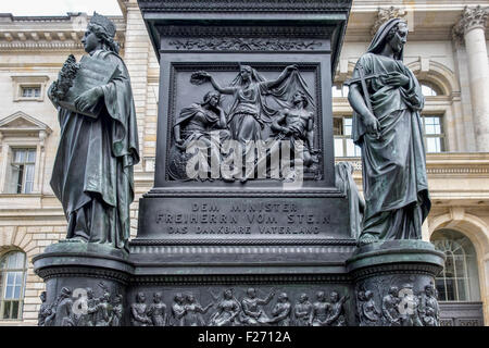 Ministre Freiherr vom Stein, détail statue en face de la Chambre des représentants Abgeordnetenhaus de Berlin, Berlin, Allemagne Banque D'Images