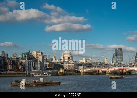 Toits de Londres, doté d''établissement emblématique Cathédrale St Paul, Londres, Angleterre Banque D'Images