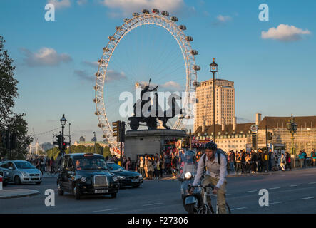 London Eye vue à partir de la destination touristique populaire à proximité de Westminster Bridge, Londres, Angleterre, Royaume-Uni Banque D'Images