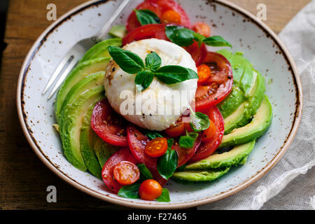 Tomates, mozzarella et salade d Banque D'Images