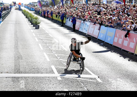 South Shields, UK. 13 Sep, 2015. David Weir remporte la course en fauteuil roulant pour hommes à la Great North Run, South Shields, en Angleterre. La Great North Run est un semi-marathon annuel Crédit : Stuart Forster/Alamy Live News Banque D'Images