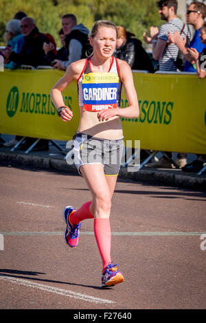 Newcastle, Royaume-Uni. 13 septembre 2015. Glissières de prendre part à la Great North Run 2015 Crédit : Thomas Jackson/Alamy Live News Banque D'Images